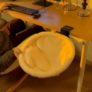 Montarea hamacului de birou pentru pisici pe marginea blatului
